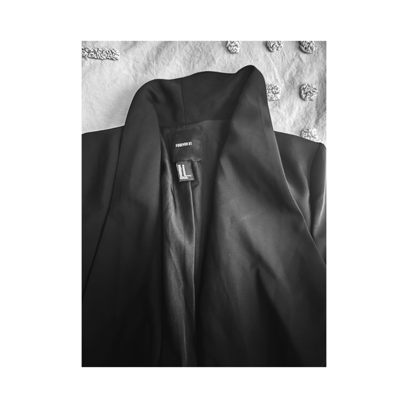 Forever 21 Black blazer 🖤 (medium) - Picture 2 of 2